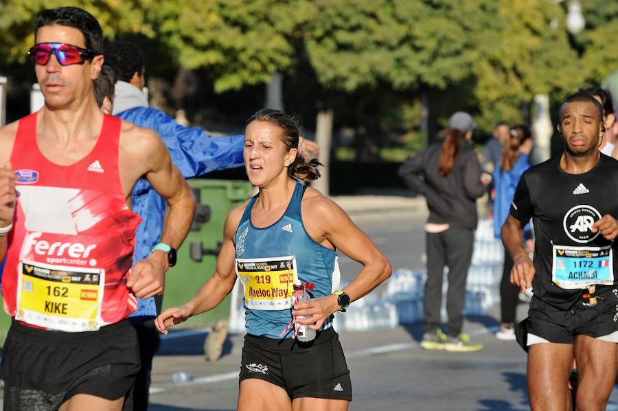 Miles de personas participan en la prueba que gana Kitwara con el récord del Maratón de Valencia