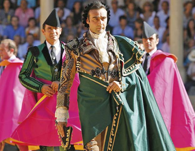 Enrique Ponce. El diestro valenciano con el goyesco de Caprile con el que celebró su corrida 2.000 en Ronda.