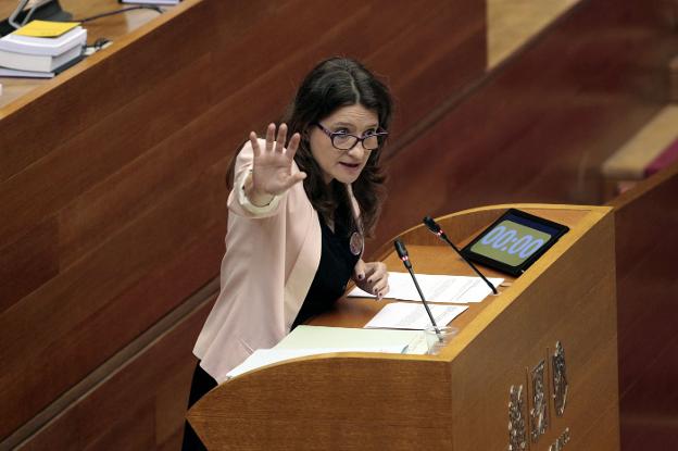 La consellera de Igualdad y Políticas Inclusivas, Mónica Oltra, en una intervención en Les Corts. 