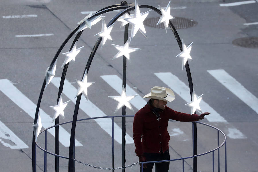 Nueva York celebró este jueves, un año más, su tradicional desfile del Día de Acción de Gracias, una costumbre que se remonta a 1924 y que en esta ocasión estuvo rodeado de especiales medidas de seguridad.