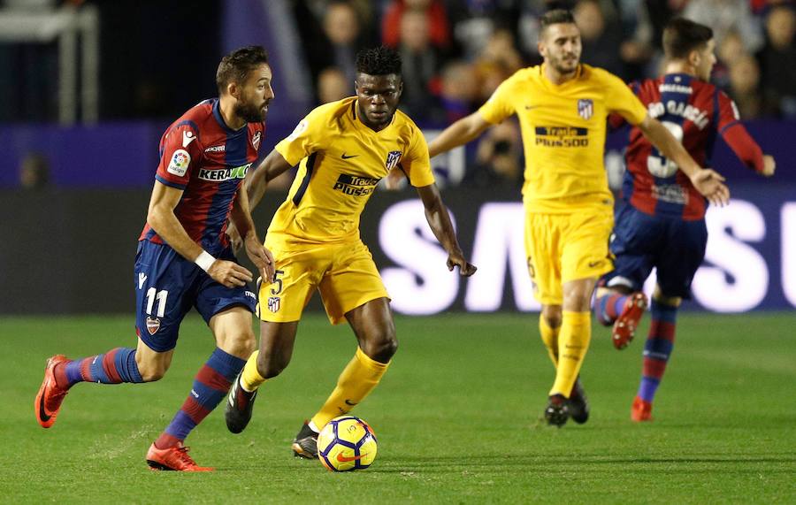 Estas son las mejores imágenes que deja el partido de la jornada 13 en el Ciutat de València