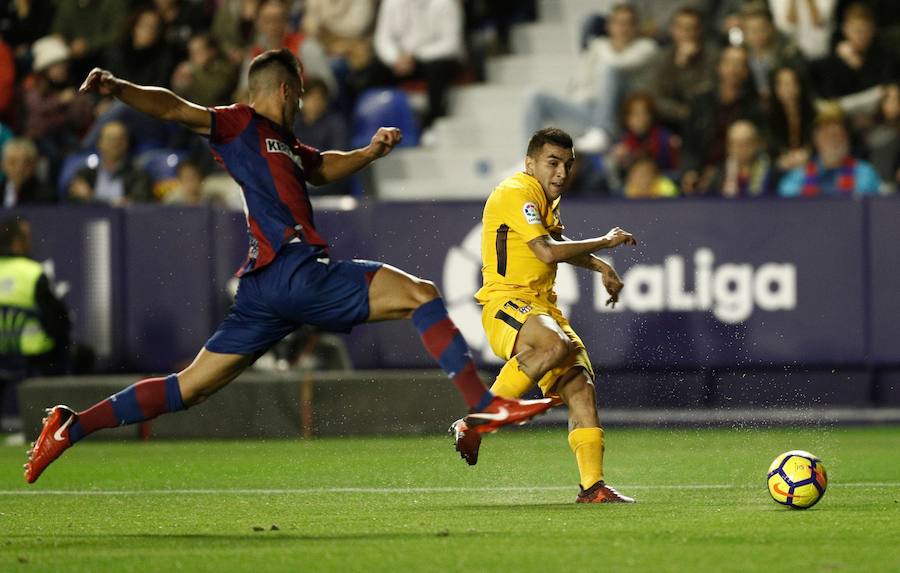 Estas son las mejores imágenes que deja el partido de la jornada 13 en el Ciutat de València