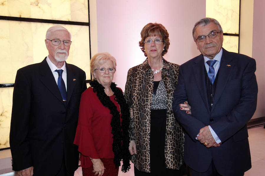 Las regines dels Jocs Florals que han representado a Lo Rat Penat desde el centenario del certamen (en 1983) y hasta la actualidad pasaron este viernes una vez más a la historia, puesto que coincidieron en un emotivo acto que tuvo lugar en el edificio del Reloj del Puerto de Valencia.