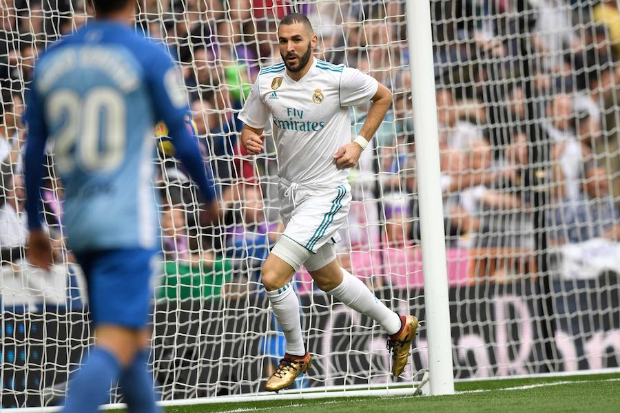 El Real Madrid venció al Málaga 3-2 en el Santiago Bernabéu. Un partido loco donde Benzema abrió la lata y Casemiro volvió a poner ventaja tras el empate de Rolan. El 'Chory' Castro volvió a poner las tablas tras un error de Kiko Casilla y Cristiano, que vio como Roberto paraba su penalti, anotaba a placer en el rechace para dar la victoria a los blancos. 