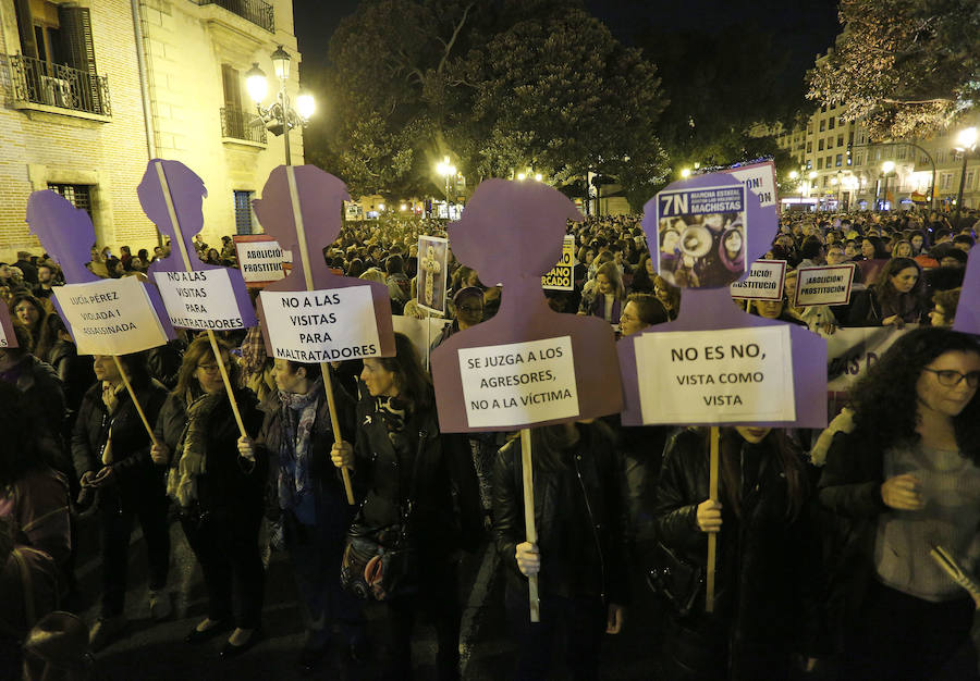 Fotos de la manifestación contra la violencia machista en Valencia