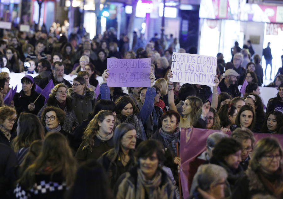 Fotos de la manifestación contra la violencia machista en Valencia