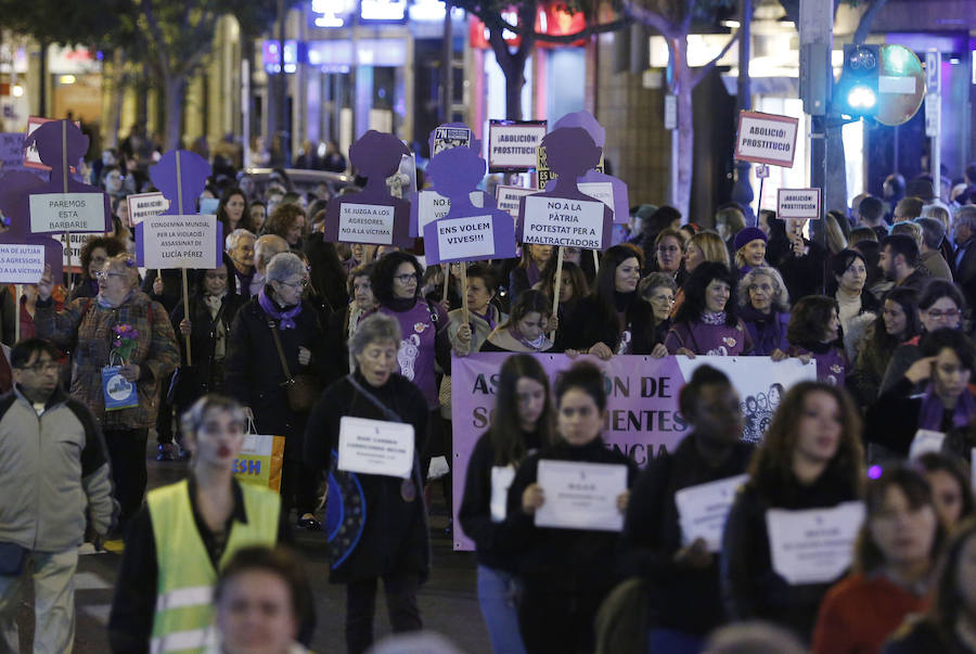 Fotos de la manifestación contra la violencia machista en Valencia