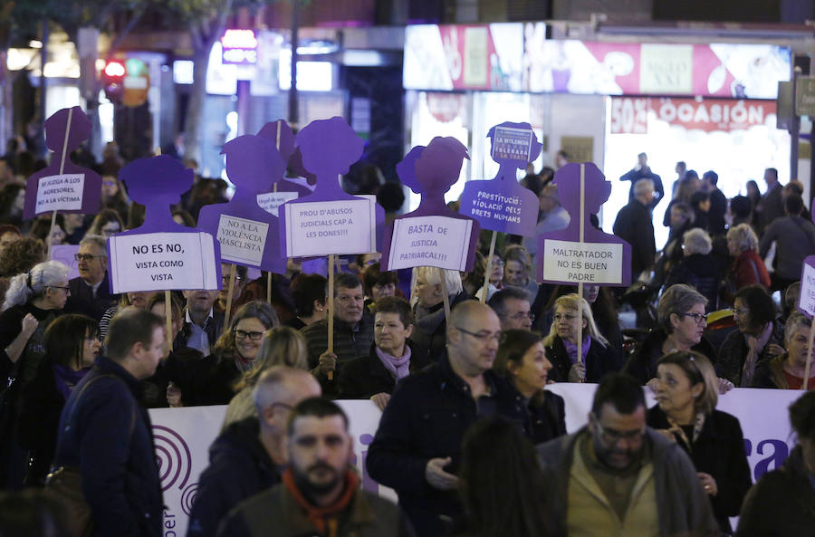 Fotos de la manifestación contra la violencia machista en Valencia