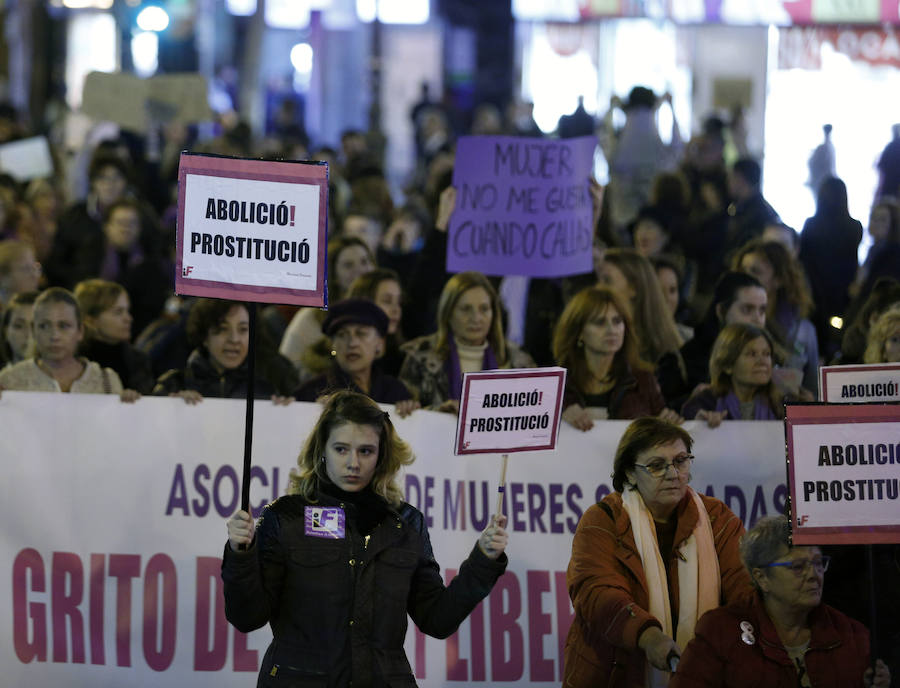 Fotos de la manifestación contra la violencia machista en Valencia