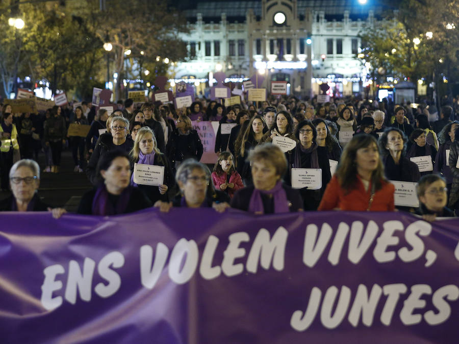 Fotos de la manifestación contra la violencia machista en Valencia