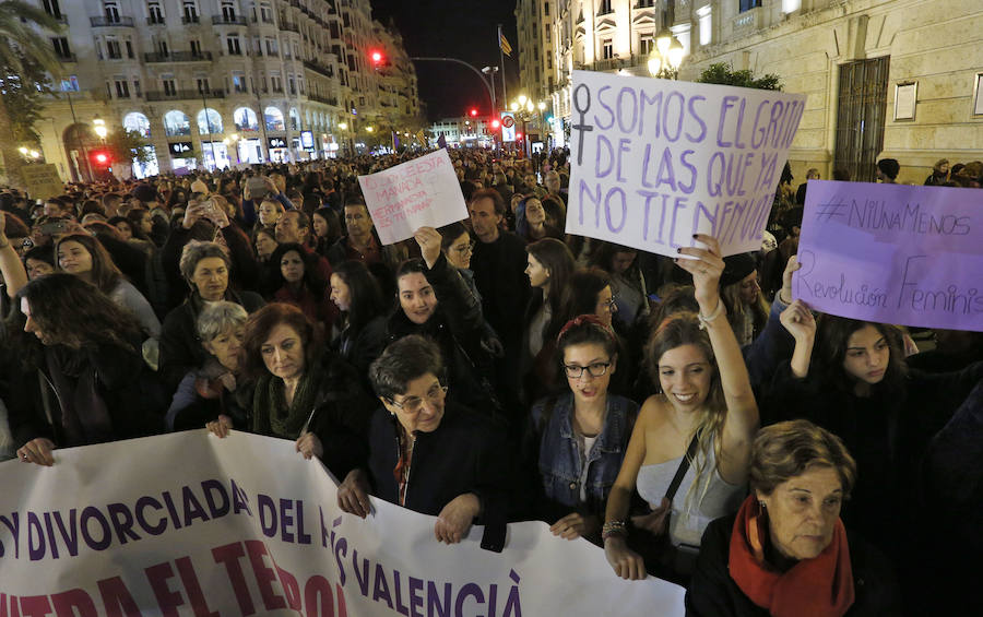 Fotos de la manifestación contra la violencia machista en Valencia