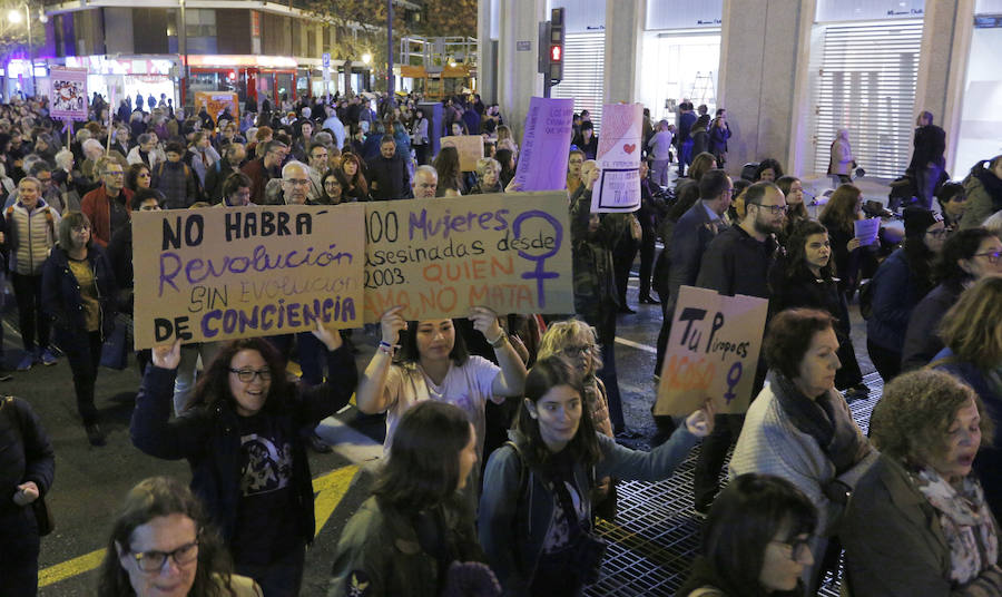 Fotos de la manifestación contra la violencia machista en Valencia