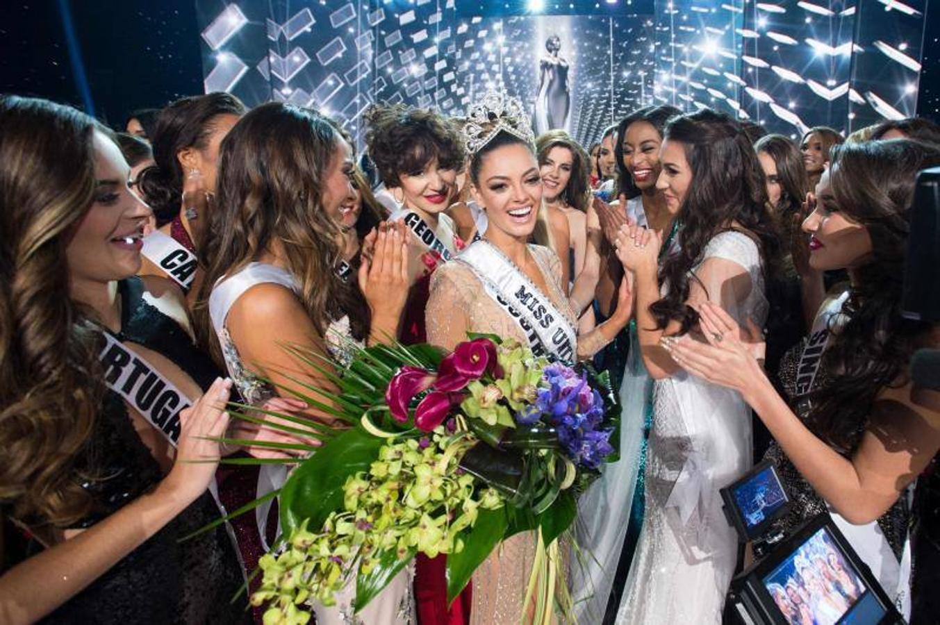 La sudafricana Demi-Leigh Nel-Peters se hace con la corona de Miss Universo.