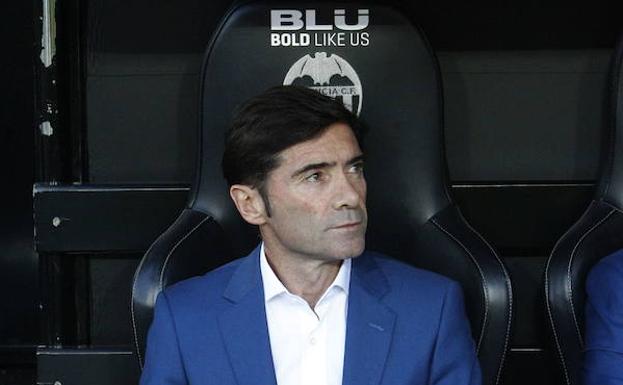 Marcelino en el banquillo antes del partido contra el Sevilla.