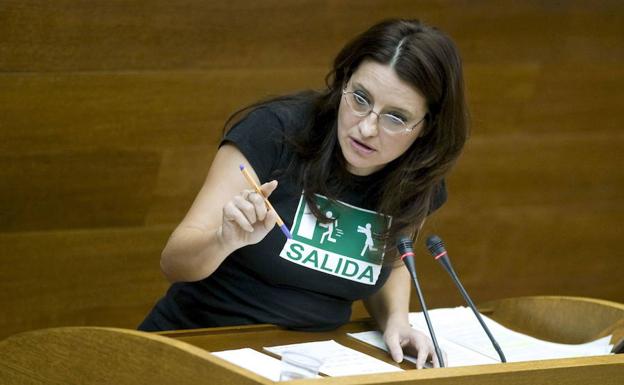 Mónica Oltra durante un pleno de Les Corts en 2009.