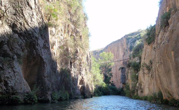 Chulilla, pequeño municipio de la provincia de Valencia, situado en la comarca de Los Serranos, a 60 km de la capital del Turia.