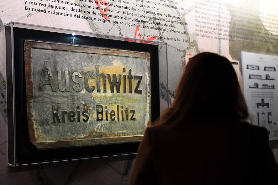 La exposición definitiva sobre Auschwitz llega a Madrid el 1 de diciembre. La exposición sobre el gran campo de exterminio nazi, cuenta con 600 objetos junto a testiomonios de víctimas y verdugos. Esta exposición, podrá ser visitada en en el Centro de Exposiciones Arte Canal de Madrid hasta el 17 de junio de 2018. 