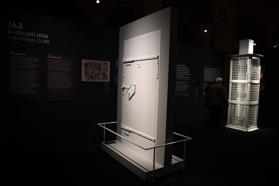 La exposición definitiva sobre Auschwitz llega a Madrid el 1 de diciembre. La exposición sobre el gran campo de exterminio nazi, cuenta con 600 objetos junto a testiomonios de víctimas y verdugos. Esta exposición, podrá ser visitada en en el Centro de Exposiciones Arte Canal de Madrid hasta el 17 de junio de 2018. 