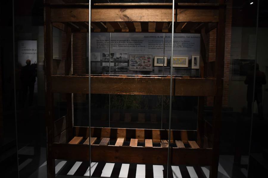 La exposición definitiva sobre Auschwitz llega a Madrid el 1 de diciembre. La exposición sobre el gran campo de exterminio nazi, cuenta con 600 objetos junto a testiomonios de víctimas y verdugos. Esta exposición, podrá ser visitada en en el Centro de Exposiciones Arte Canal de Madrid hasta el 17 de junio de 2018. 