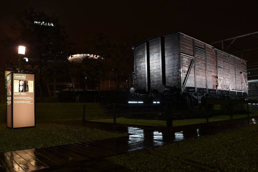 La exposición definitiva sobre Auschwitz llega a Madrid el 1 de diciembre. La exposición sobre el gran campo de exterminio nazi, cuenta con 600 objetos junto a testiomonios de víctimas y verdugos. Esta exposición, podrá ser visitada en en el Centro de Exposiciones Arte Canal de Madrid hasta el 17 de junio de 2018. 
