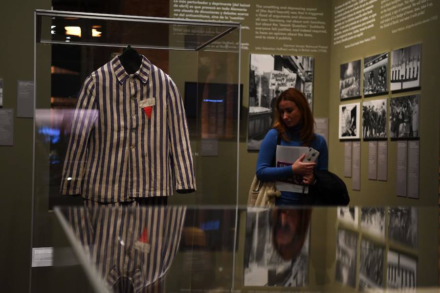 La exposición definitiva sobre Auschwitz llega a Madrid el 1 de diciembre. La exposición sobre el gran campo de exterminio nazi, cuenta con 600 objetos junto a testiomonios de víctimas y verdugos. Esta exposición, podrá ser visitada en en el Centro de Exposiciones Arte Canal de Madrid hasta el 17 de junio de 2018. 