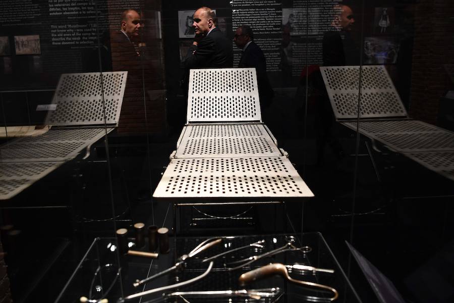 La exposición definitiva sobre Auschwitz llega a Madrid el 1 de diciembre. La exposición sobre el gran campo de exterminio nazi, cuenta con 600 objetos junto a testiomonios de víctimas y verdugos. Esta exposición, podrá ser visitada en en el Centro de Exposiciones Arte Canal de Madrid hasta el 17 de junio de 2018. 