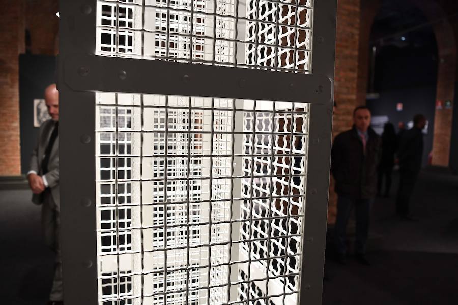 La exposición definitiva sobre Auschwitz llega a Madrid el 1 de diciembre. La exposición sobre el gran campo de exterminio nazi, cuenta con 600 objetos junto a testiomonios de víctimas y verdugos. Esta exposición, podrá ser visitada en en el Centro de Exposiciones Arte Canal de Madrid hasta el 17 de junio de 2018. 