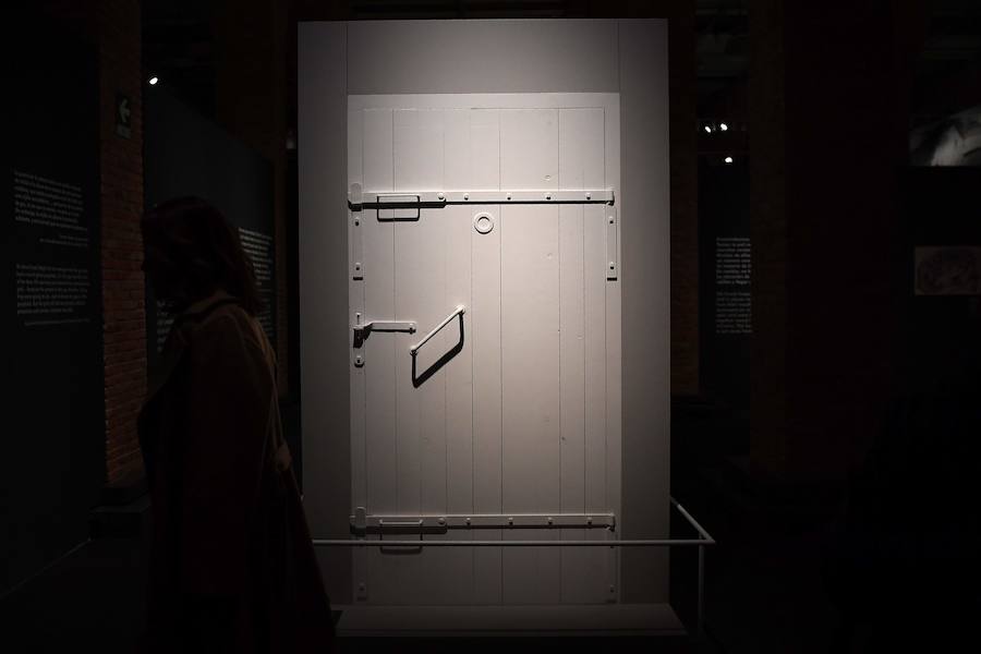 La exposición definitiva sobre Auschwitz llega a Madrid el 1 de diciembre. La exposición sobre el gran campo de exterminio nazi, cuenta con 600 objetos junto a testiomonios de víctimas y verdugos. Esta exposición, podrá ser visitada en en el Centro de Exposiciones Arte Canal de Madrid hasta el 17 de junio de 2018. 