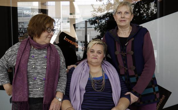 Nuria, Estrella y Susana, durante la jornada sobre violencia machista en Valencia.