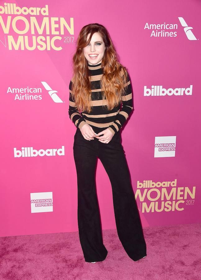 Selena Gomez fue la gran protagonista de la gala de entrega de los premios Billboard Women in Music este jueves en Los Angeles. Estos galardones premian el trabajo de las mujeres en la industria de la música. Selena recibió la distinción como 'Mujer del año'.