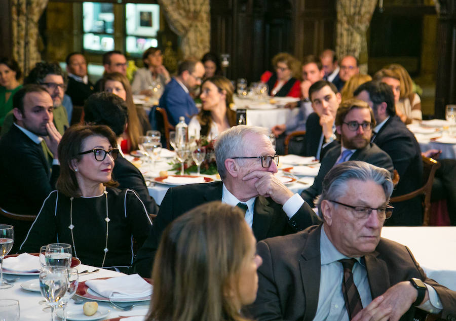 Pequeño Deseo, Asindown y Aspanion, organizaron una cena en el Casino para recaudar fondos para las asociaciones, unidas por Mediolanum Aproxima. Durante el acto, al que acudió un centenar de personas, se proyectó 'El deseo de Sakira'. La historia de una niña de 8 años con síndrome de Down y leucemia que logra cumplir su sueño de ser cantaora y bailaora de flamenco profesional en un tablao. 