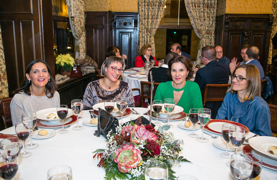 Pequeño Deseo, Asindown y Aspanion, organizaron una cena en el Casino para recaudar fondos para las asociaciones, unidas por Mediolanum Aproxima. Durante el acto, al que acudió un centenar de personas, se proyectó 'El deseo de Sakira'. La historia de una niña de 8 años con síndrome de Down y leucemia que logra cumplir su sueño de ser cantaora y bailaora de flamenco profesional en un tablao. 