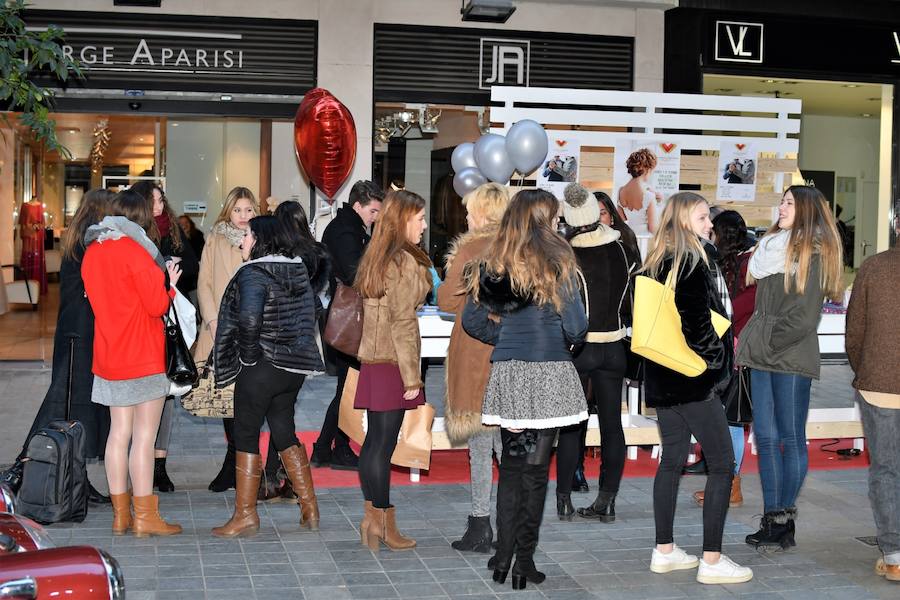 El centro de Valencia acogió el sábado el encuentro de comercios y desfiles nupciales 