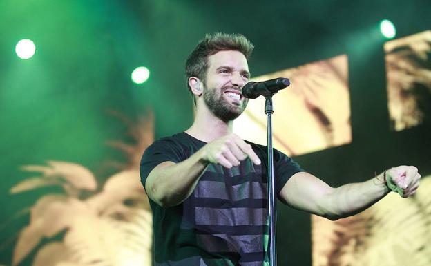 Pablo Alborán durante un concierto de 2015 en la plaza de Toros de Valencia.