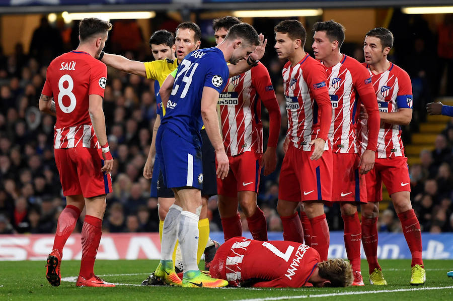 El Atlético empató en Stamford Bridge ante el Chelsea y dijo adiós a la Champions League. La Roma venció al Qarabag y los rojiblancos no ganaron, por lo que los de Simeone disputarán la Liga Europa.