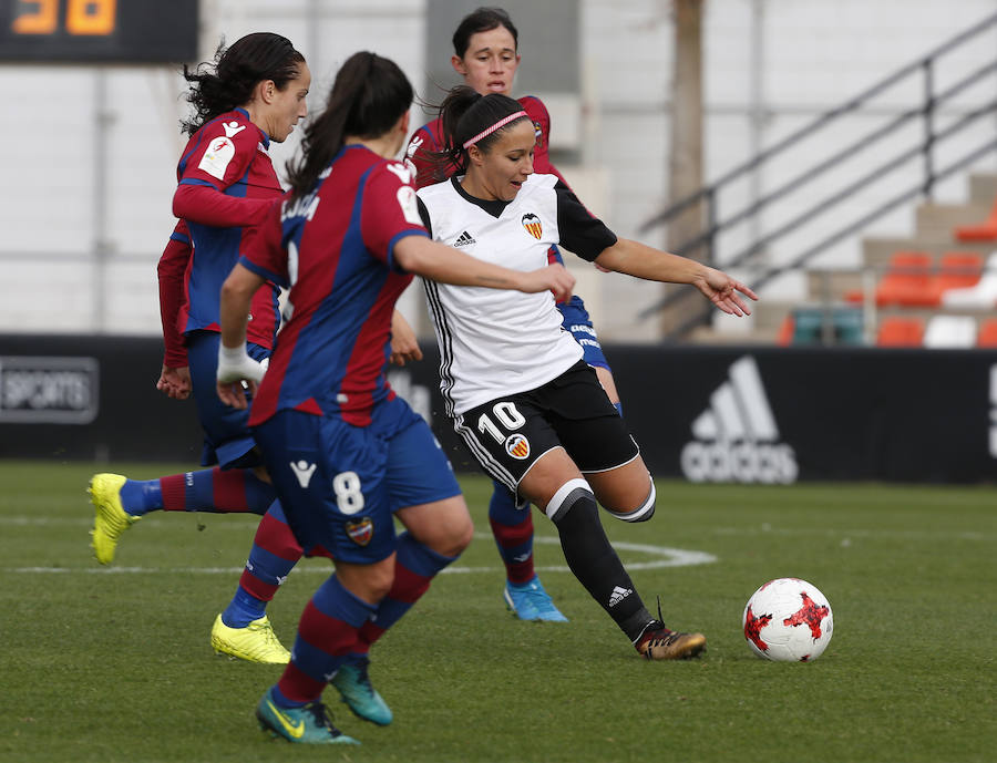 El derbi Valencia-Levante femenino en imágenes