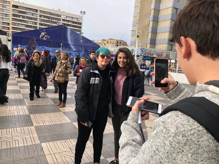 Fotos de la firma de discos de Aitana, Mireia y Ana Guerra (concursantes de Operación Triunfo 2017) en Valencia 