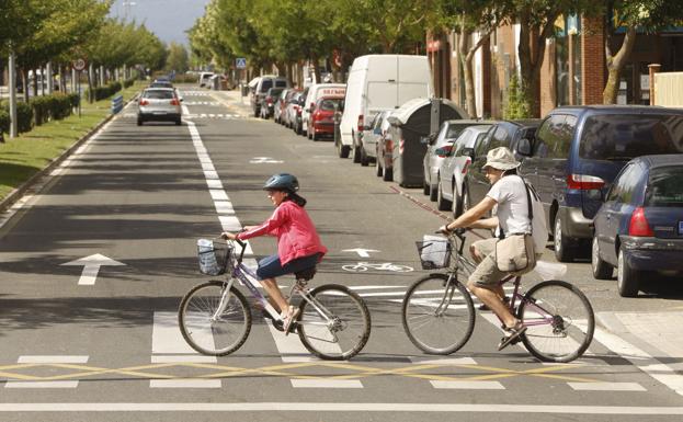 Una niña herida crítica en Tarragona al ser arrollada por un camión cuando iba en bici