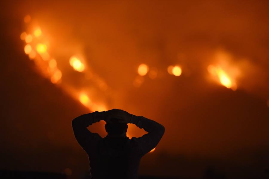 Más de 6.000 bomberos combaten el feroz incendio en California.