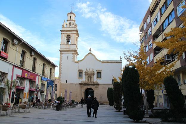 Cáritas Dénia cierra el economato y activa la tarjeta solidaria para «dignificar» las ayudas