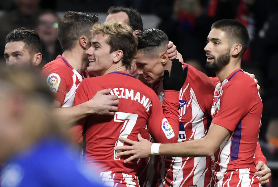 Un gol de Fernando Torres, que partió de suplente, a falta de 20 minutos para el final, dio la victoria al Atlético ante el Alavés en la jornada 16 de Liga.