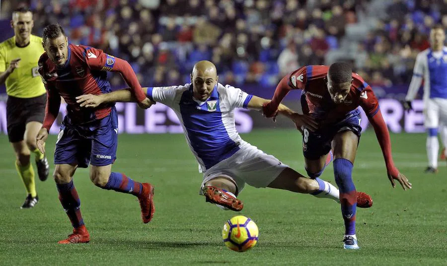 Estas son las imágenes que deja el partido de Liga en el Ciutat de València