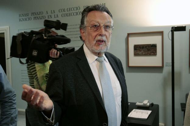 Alfonso Grau, señalado por la Guardia Civil. 