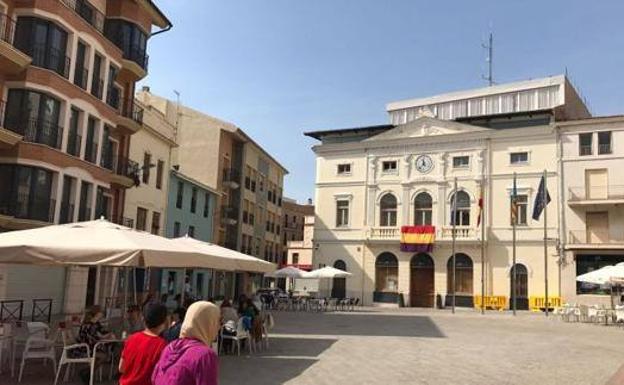 El ayuntamiento de Tavernes fue uno de los nueve que colgaron la enseña.