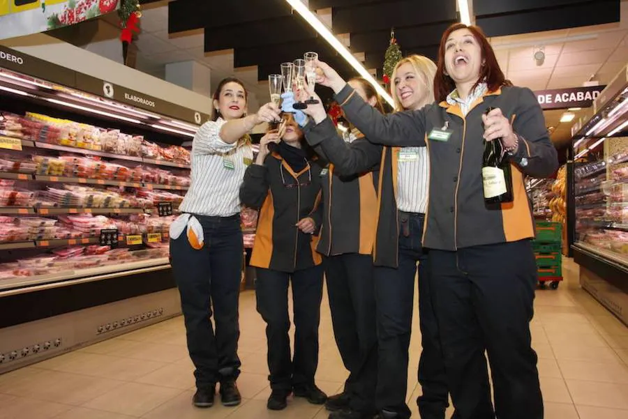 Los trabajadores de Mercadona celebran un quinto premio en la Lotería
