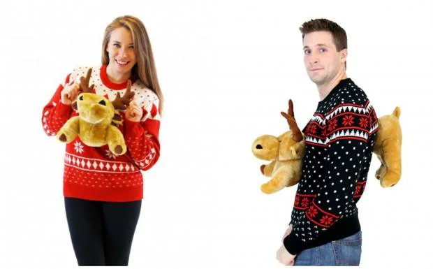El jersey feo de navidad se ha impuesto como una moda en los últimos años, tanto que hasta se celebra un día específico: el Uggly Christmas Sweaters Day