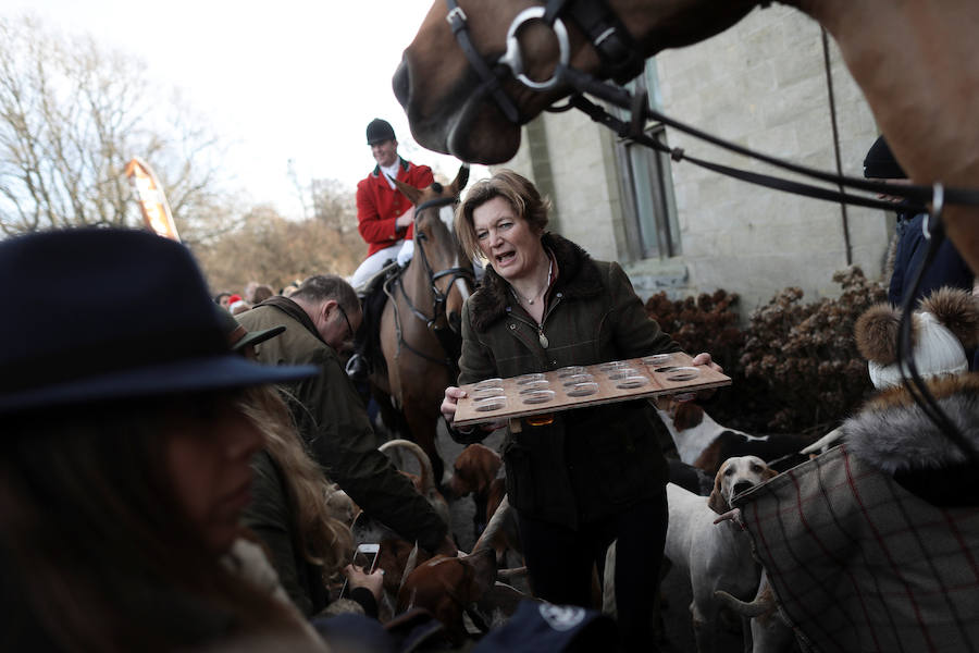 El 26 de diciembre es una fecha señalada y polémica en Reino Unido. Se celebra el 'Boxing Day'. Este día, cientos de cazadores se dan cita en todo el país para la jornada más agitada del calendario: la caza del zorro. 