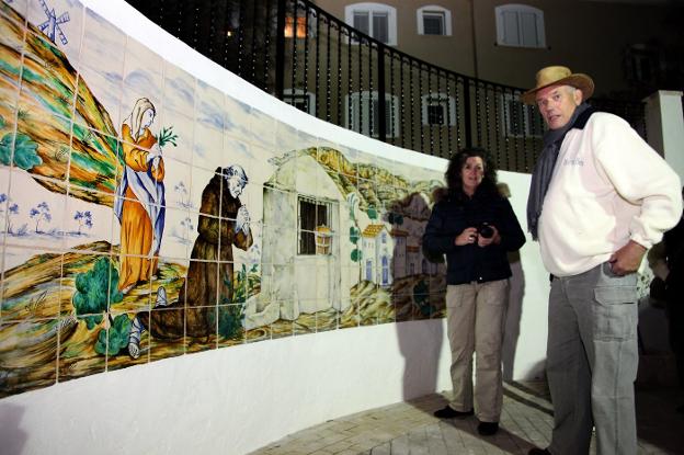 El nuevo mural de cuatro metros que relata en Jesús Pobre el 'miracle de l'esbarzer'. 
