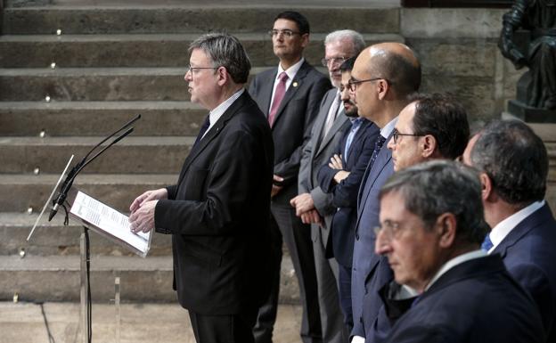 Puig junto a los rectores de las universidades públicas tras pactar una serie de medidas sobre la financiación del sistema. 