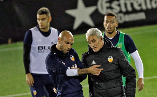 Uría charla con Zaza, en un entrenamiento de la semana pasada.